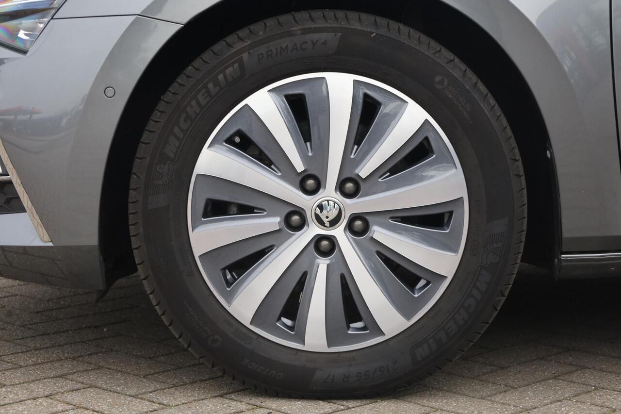 Skoda SUPERB Combi 1.4 TSI iV Style 218PK / 160kW DSG, Achteruitrijcamera (rear view), panoramadak, LED Matrix verlichting, elektrisch verstel-, verwarm- en inklapbare buitenspiegels (spiegel pakket), keyless start & entry, adaptieve cruise control (acc), dodehoek sen