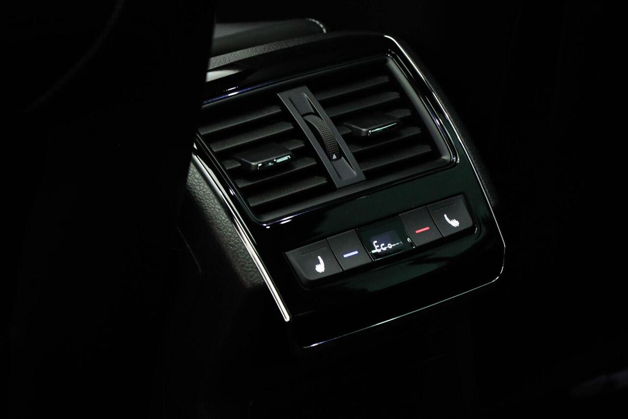 Skoda SUPERB Combi 1.4 TSI iV Sportline Business | Panoramadak | Sport stoelen |