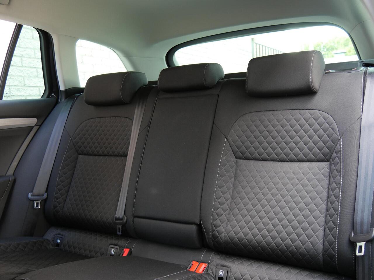 Skoda SUPERB COMBI 1.4TSI iV BUSINESS EDITION PLUS/ CAMERA/ PDC V+A/ VIRTUAL COCKPIT