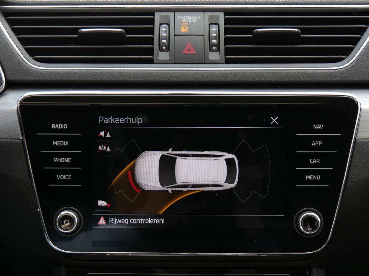 Skoda SUPERB COMBI 1.4TSI iV BUSINESS EDITION PLUS/ CAMERA/ PDC V+A/ VIRTUAL COCKPIT