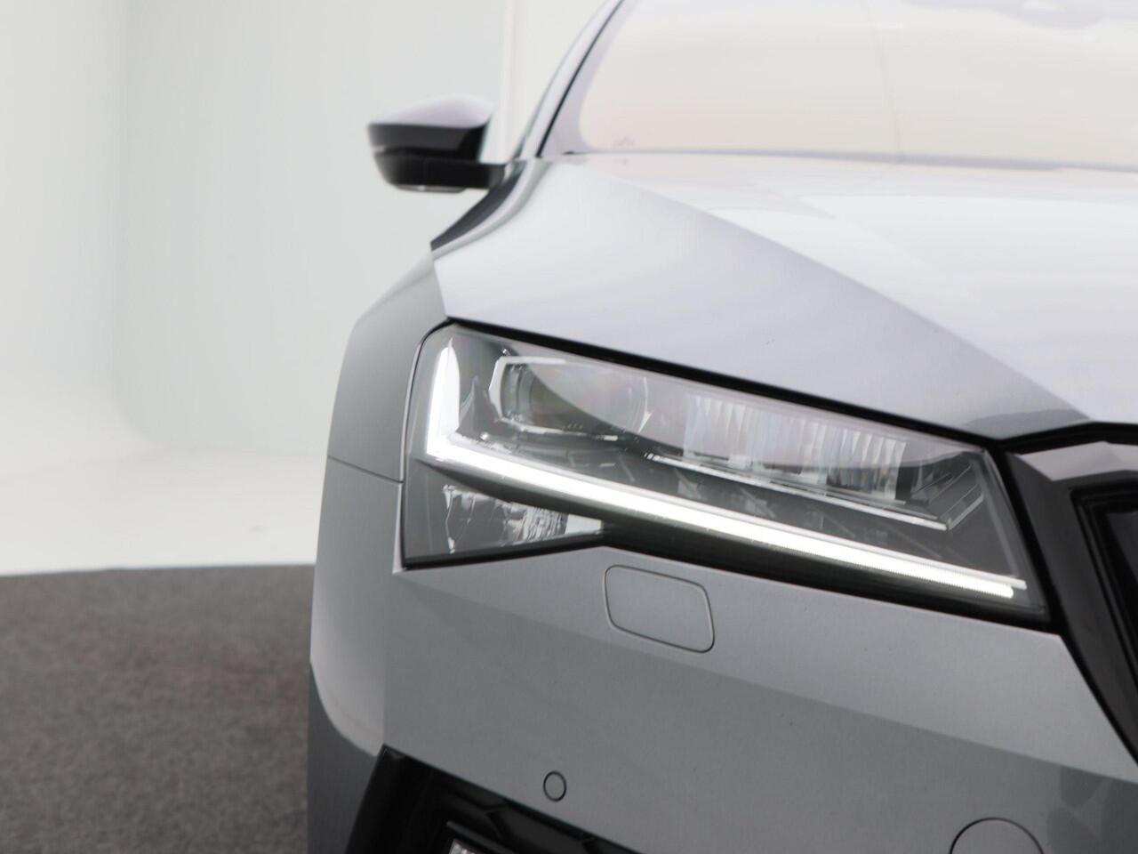 Skoda SUPERB Combi 1.4 TSi 218 Pk Automaat iV Sportline Business | Panorama Dak | Alcantara Leder | Elektrische Stoelen met Geheugen | Trekhaak | Adaptive Cruise | Camera | 19 Inch