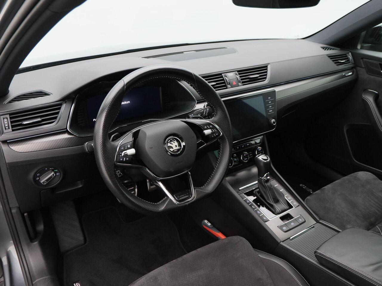 Skoda SUPERB Combi 1.4 TSi 218 Pk Automaat iV Sportline Business | Panorama Dak | Alcantara Leder | Elektrische Stoelen met Geheugen | Trekhaak | Adaptive Cruise | Camera | 19 Inch