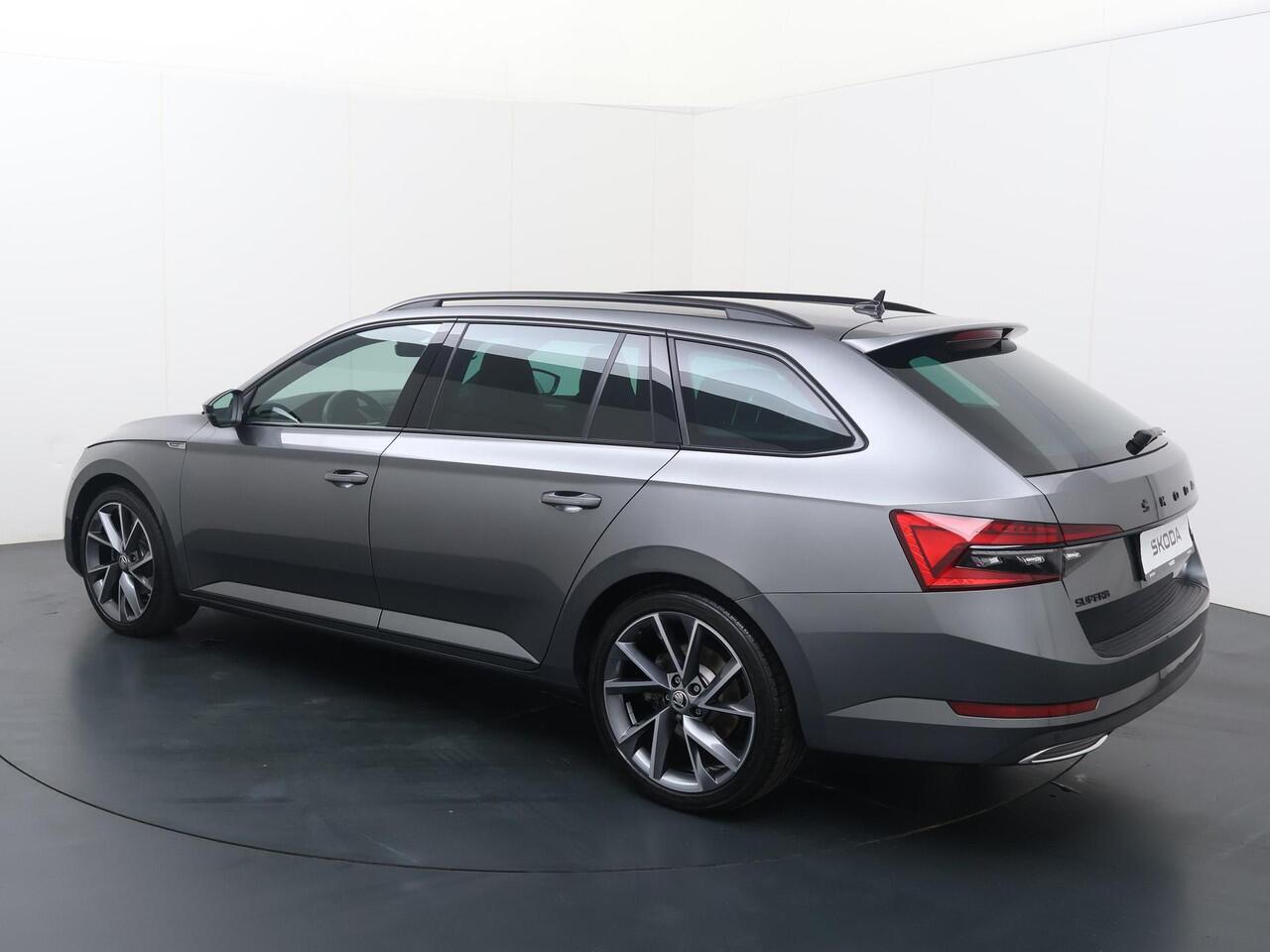 Skoda SUPERB Combi 1.4 TSI iV Sportline Business | 218 PK | SoH 100% | Matrix LED koplampen | Adaptive cruise control | 19" LM velgen | Apple Carplay/Android Auto |