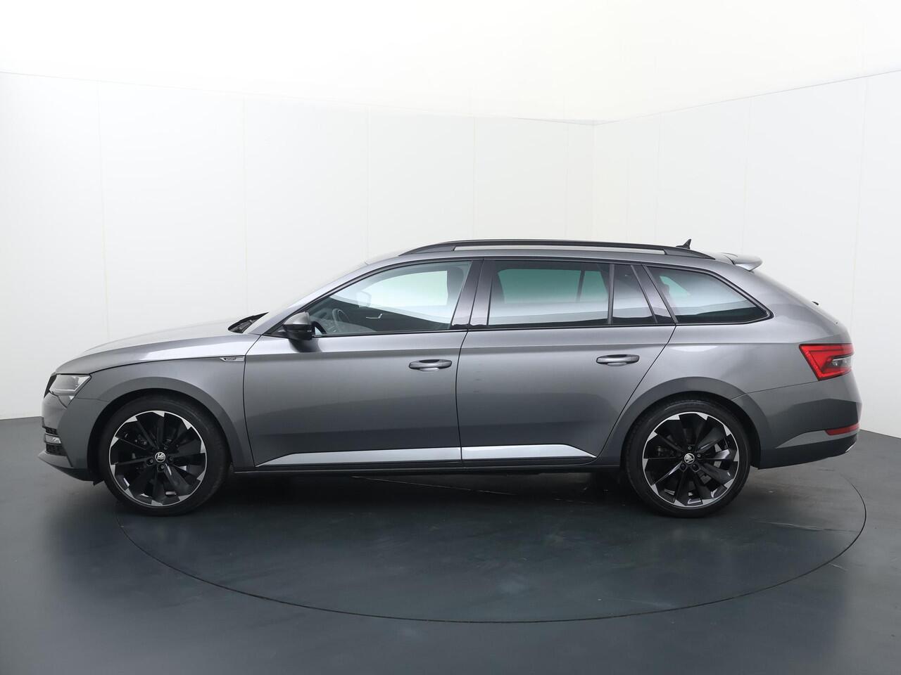 Skoda SUPERB Combi 1.4 TSI iV Sportline Business | 218 PK | Adaptive cruise control | Achteruitrijcamera | Climate control | Virtual Pedal achterklep |