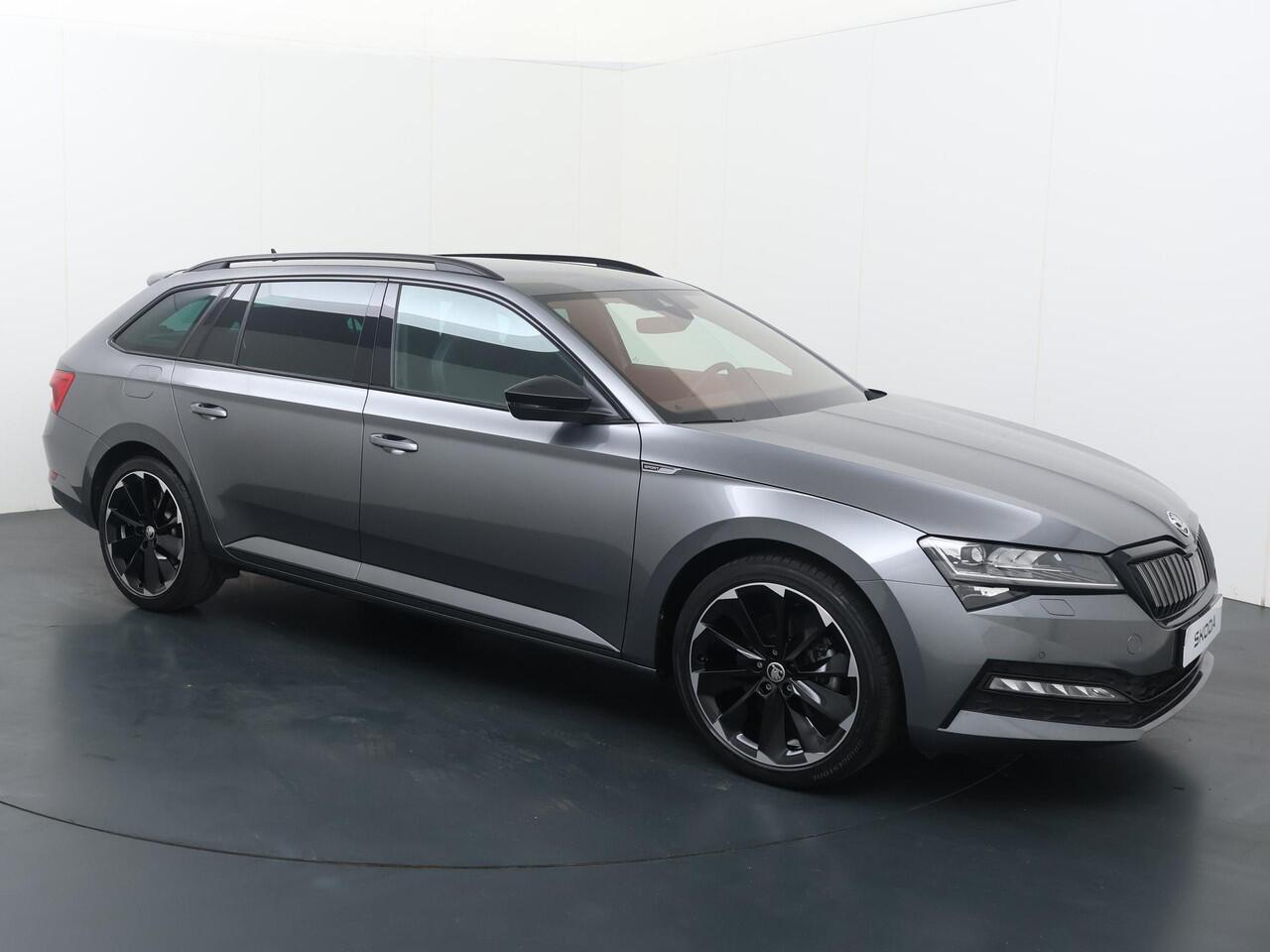 Skoda SUPERB Combi 1.4 TSI iV Sportline Business | 218 PK | Adaptive cruise control | Achteruitrijcamera | Climate control | Virtual Pedal achterklep |