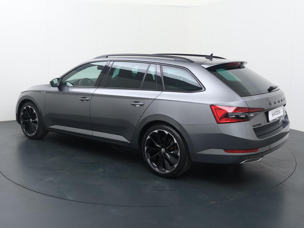 Skoda SUPERB Combi 1.4 TSI iV Sportline Business | 218 PK | Adaptive cruise control | Achteruitrijcamera | Climate control | Virtual Pedal achterklep |