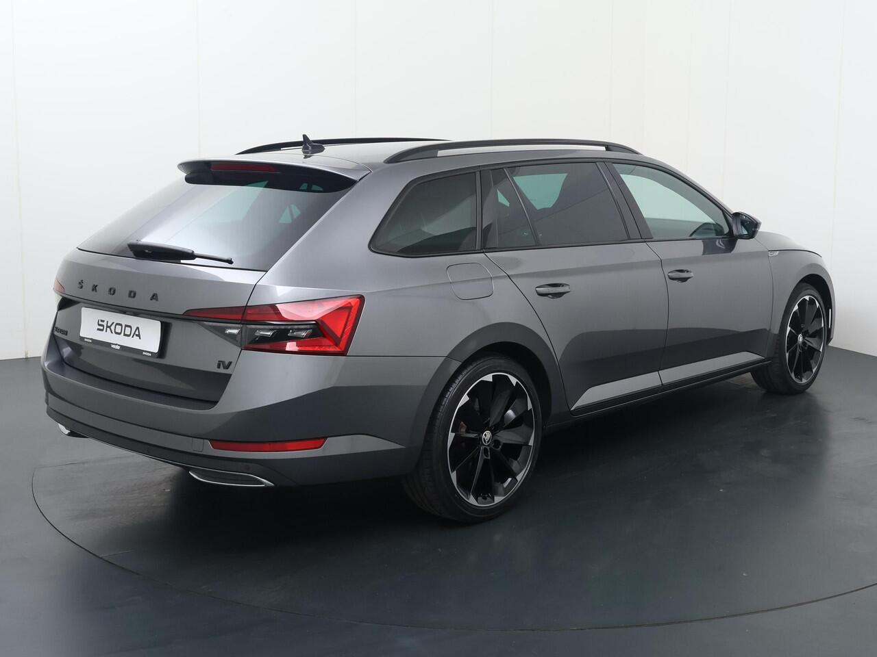 Skoda SUPERB Combi 1.4 TSI iV Sportline Business | 218 PK | Adaptive cruise control | Achteruitrijcamera | Climate control | Virtual Pedal achterklep |