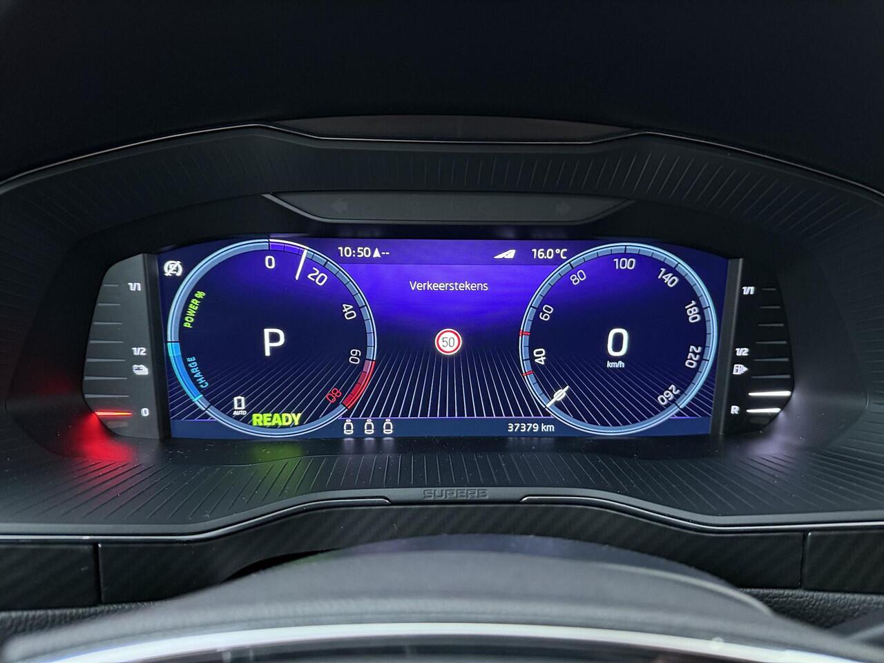 Skoda SUPERB Combi 1.4 TSI iV Sportline Business | 218 PK | Adaptive cruise control | Achteruitrijcamera | Climate control | Virtual Pedal achterklep |