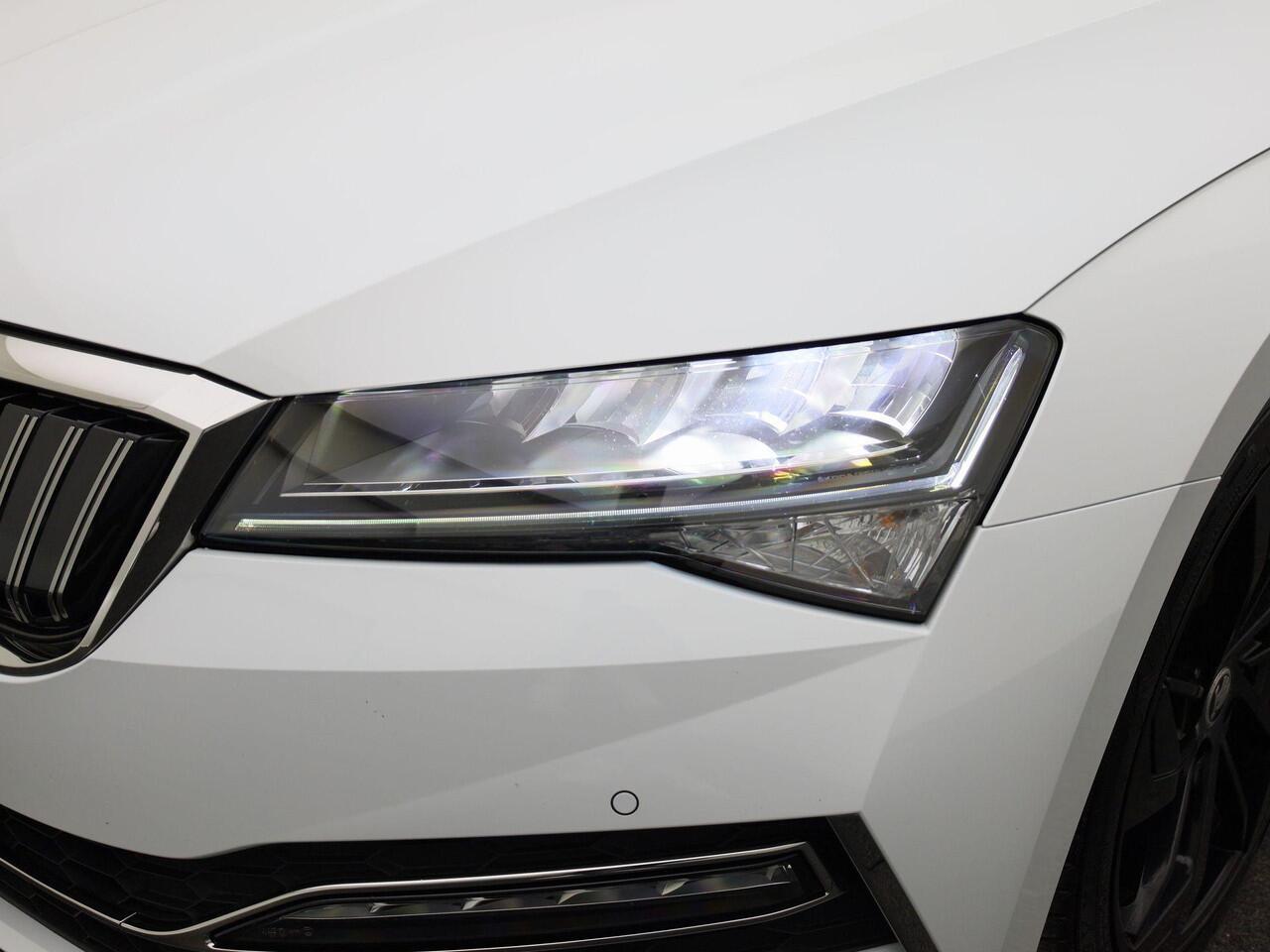 Skoda SUPERB Combi 1.4TSIiV 160kW/218PK Business Edition DSG · Panoramadak · Trekhaak · Apple/Android Car Play ·