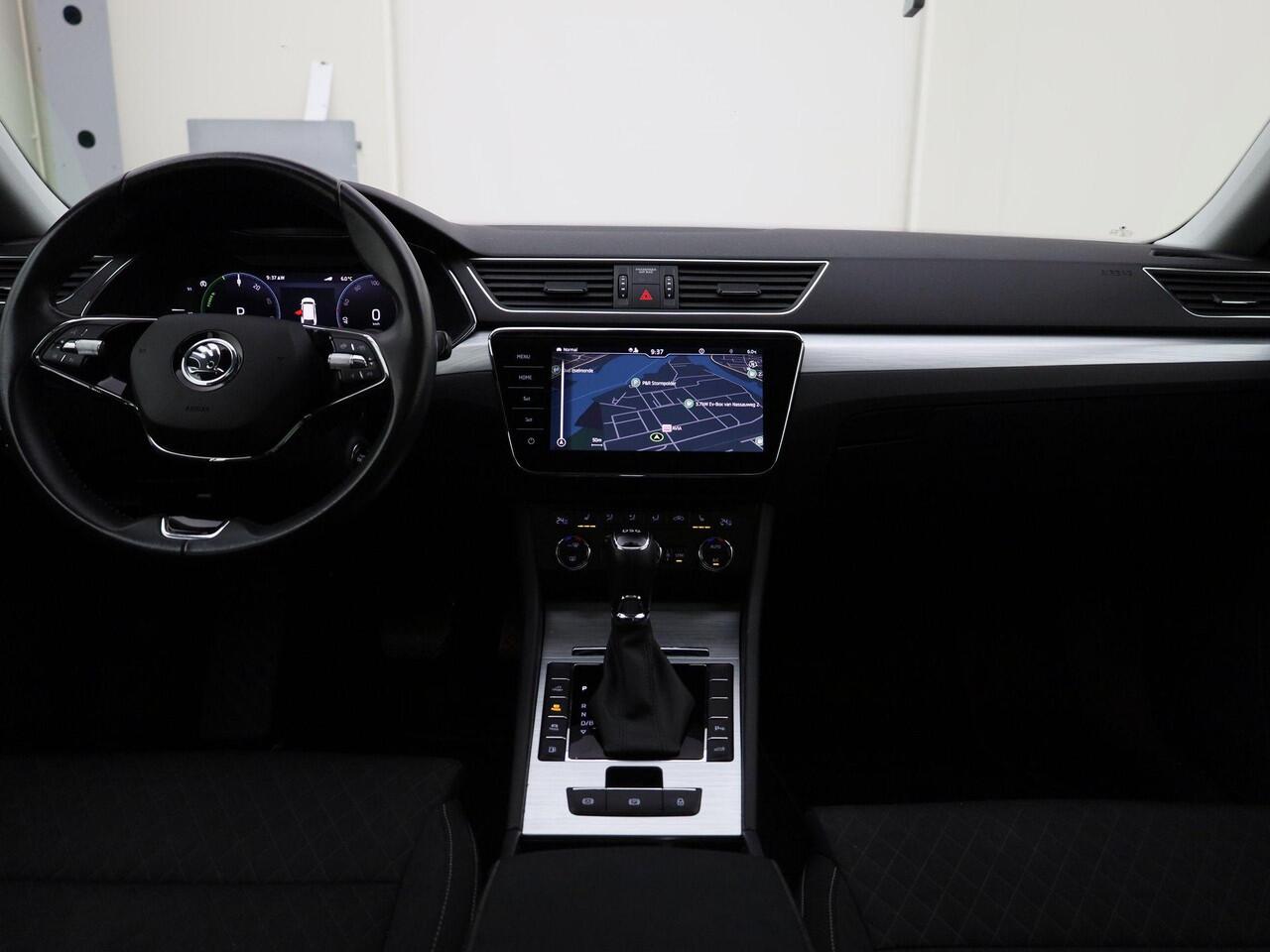 Skoda SUPERB Combi 1.4TSIiV 160kW/218PK Business Edition DSG · Panoramadak · Trekhaak · Apple/Android Car Play ·