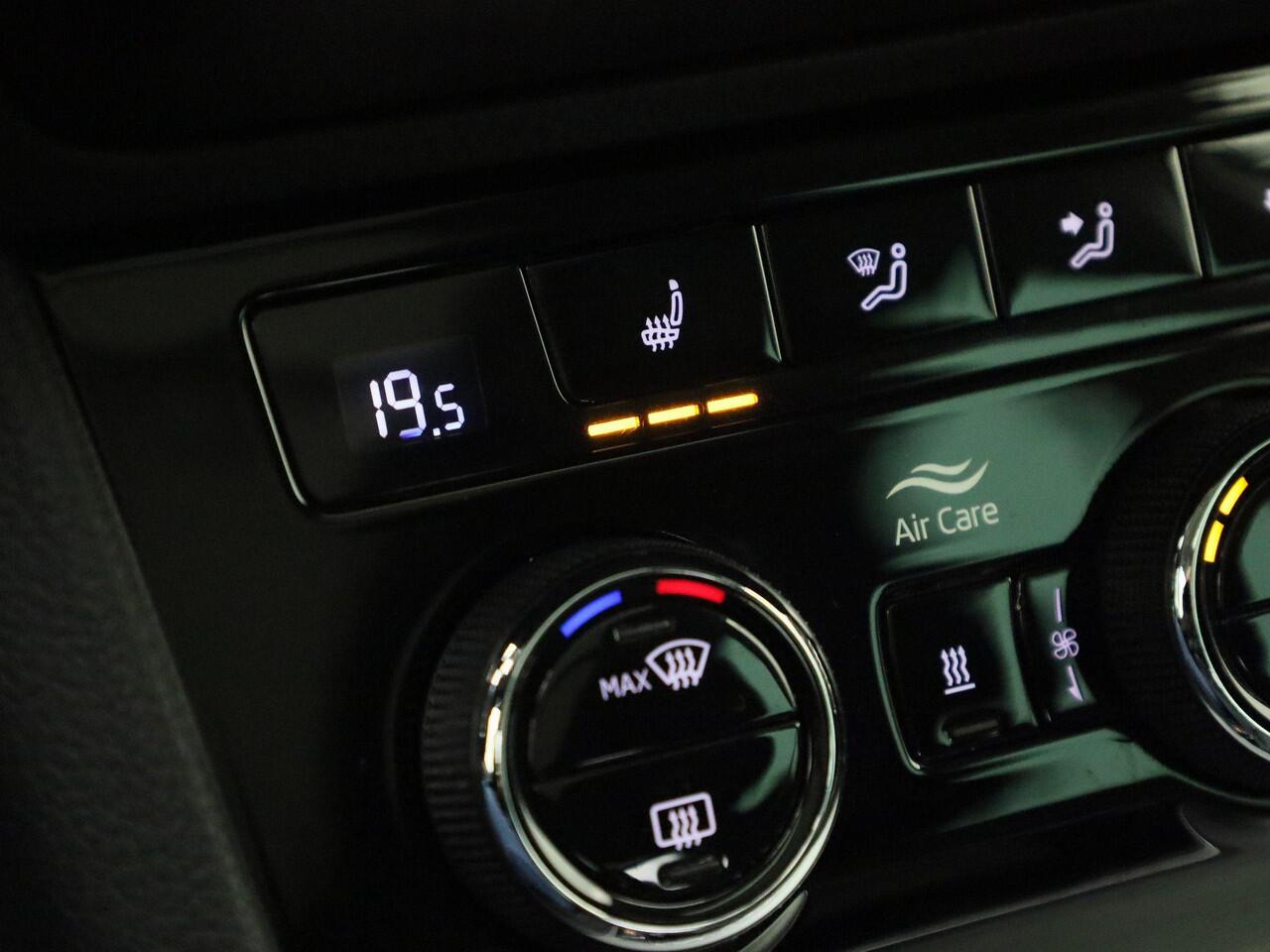 Skoda SUPERB Combi 1.4TSIiV 160kW/218PK Business Edition DSG · Panoramadak · Trekhaak · Apple/Android Car Play ·