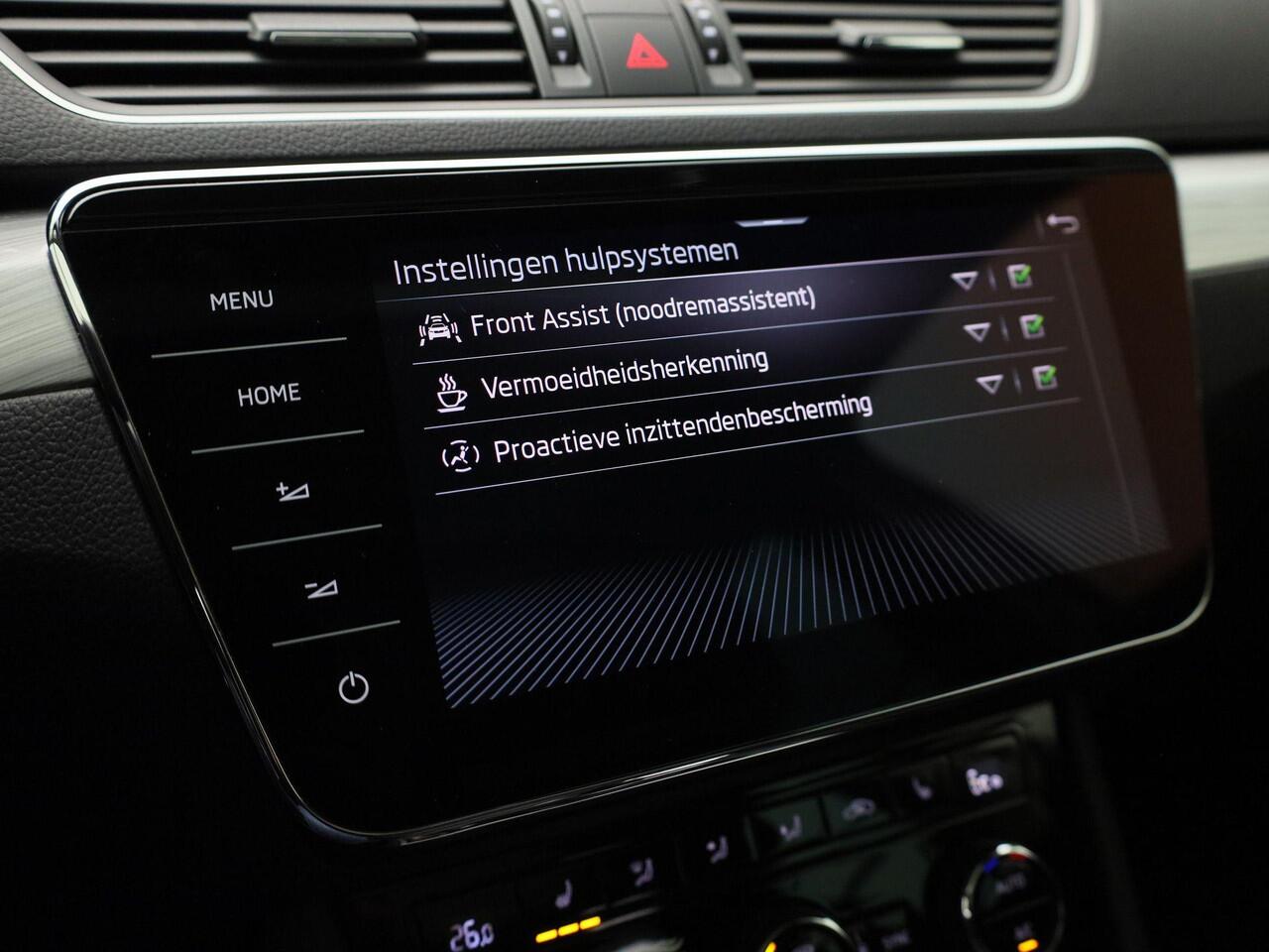 Skoda SUPERB Combi 1.4TSIiV 160kW/218PK Business Edition DSG · Panoramadak · Trekhaak · Apple/Android Car Play ·