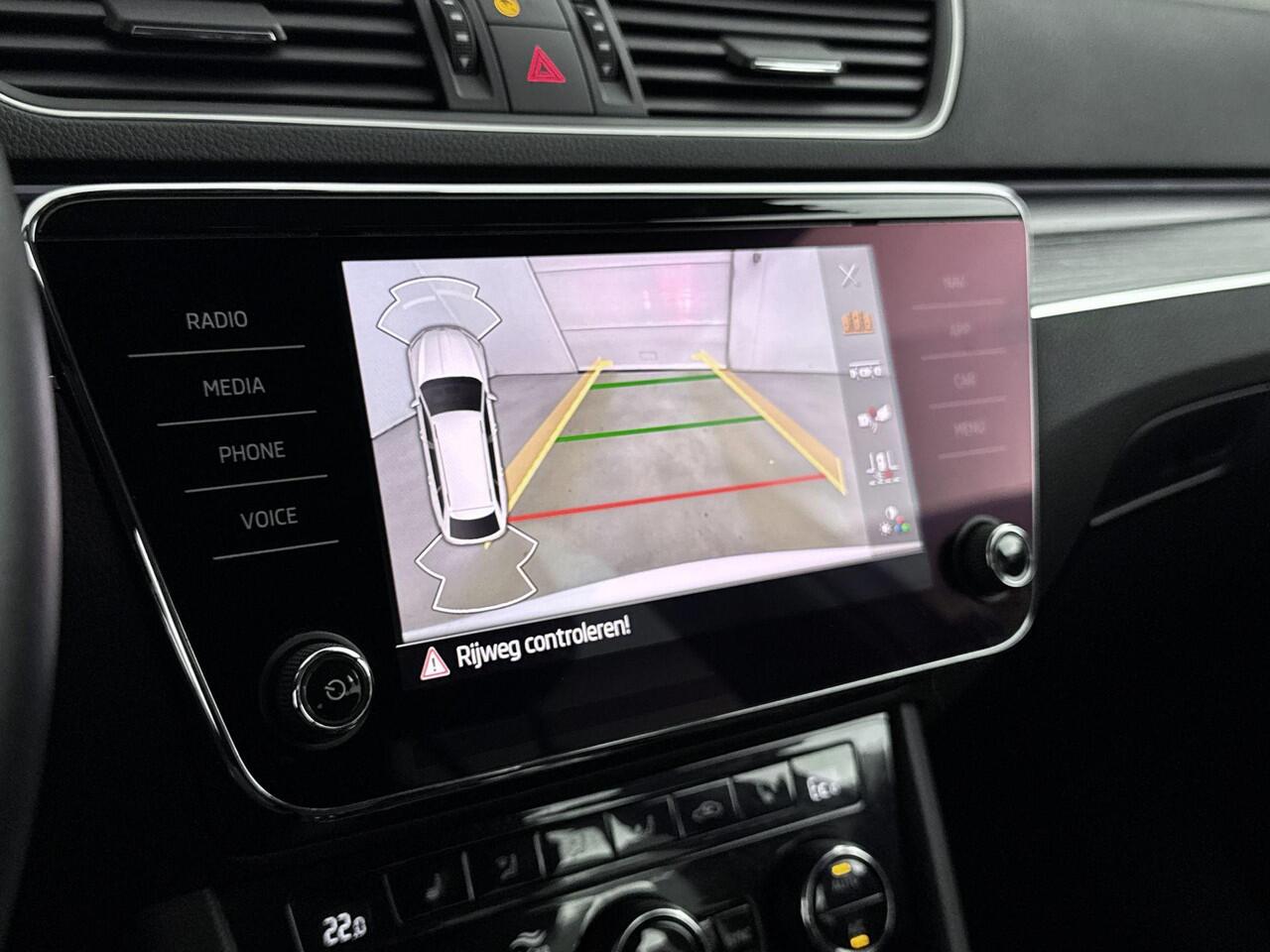 Skoda SUPERB Combi 1.4 TSI iV Business Edition Plus 218PK | Memory stoelen | Achteruitrijcamera | Navigatie | Stoelverwarming | Keyless | Virtual Cockpit | Climate Control | Apple CarPlay & Android Auto