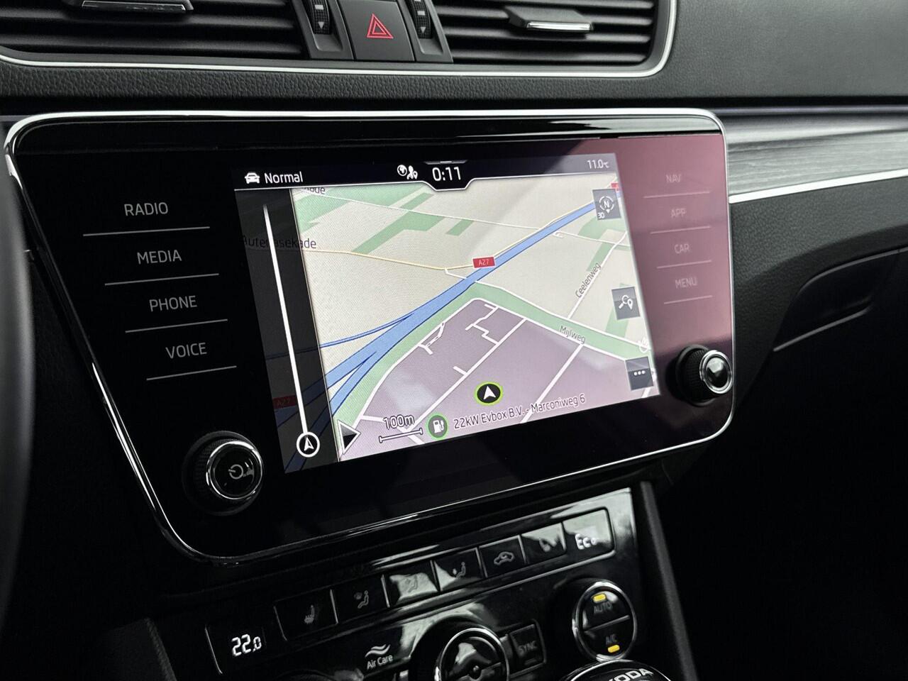 Skoda SUPERB Combi 1.4 TSI iV Business Edition Plus 218PK | Memory stoelen | Achteruitrijcamera | Navigatie | Stoelverwarming | Keyless | Virtual Cockpit | Climate Control | Apple CarPlay & Android Auto