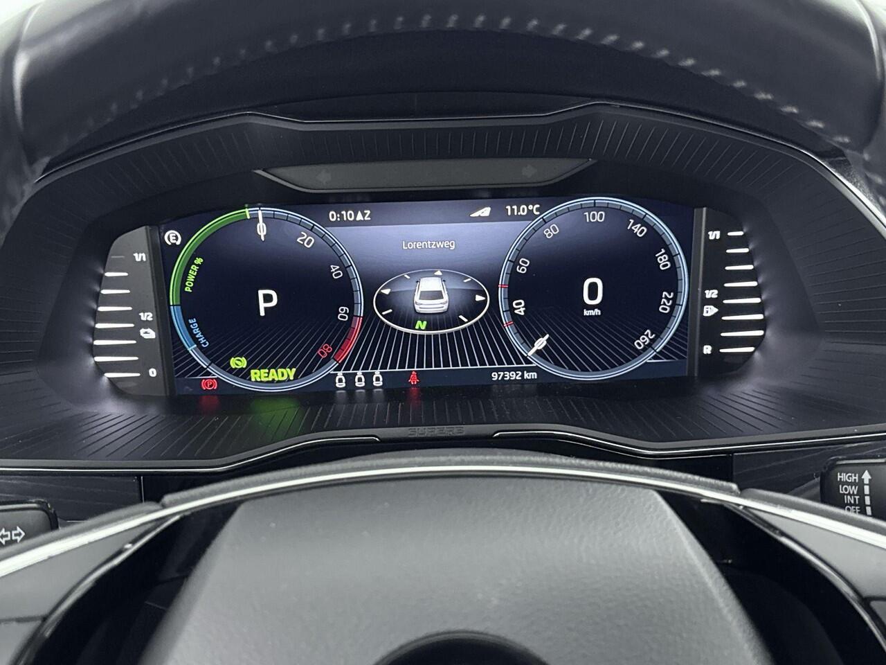 Skoda SUPERB Combi 1.4 TSI iV Business Edition Plus 218PK | Memory stoelen | Achteruitrijcamera | Navigatie | Stoelverwarming | Keyless | Virtual Cockpit | Climate Control | Apple CarPlay & Android Auto