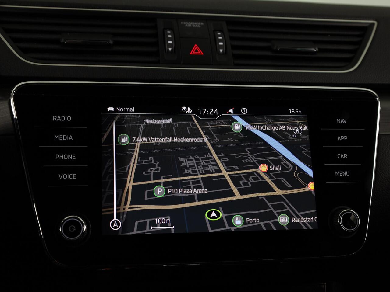 Skoda SUPERB 1.4 TSI iV Style 218 pk Automaat (DSG) | Navigatie | Parkeersensoren (Park assist) | Achteruitrijcamera | Standkachel | Stoelverwarming |