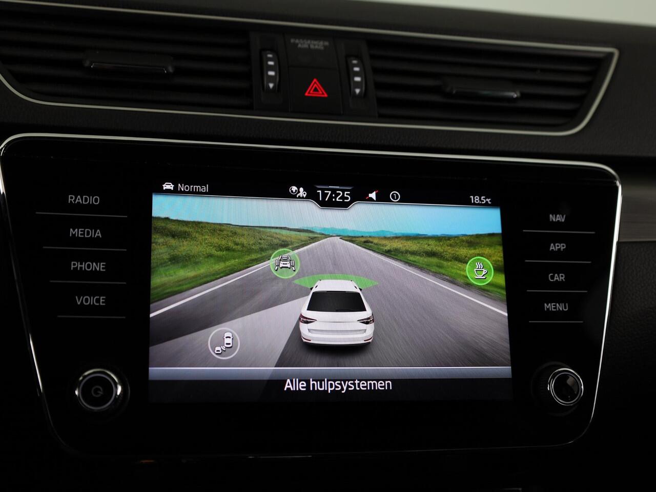 Skoda SUPERB 1.4 TSI iV Style 218 pk Automaat (DSG) | Navigatie | Parkeersensoren (Park assist) | Achteruitrijcamera | Standkachel | Stoelverwarming |