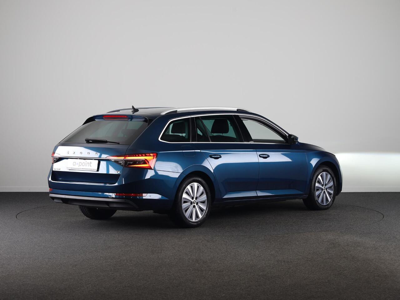 Skoda SUPERB 1.4 TSI iV Style 218 pk Automaat (DSG) | Navigatie | Parkeersensoren (Park assist) | Achteruitrijcamera | Standkachel | Stoelverwarming |