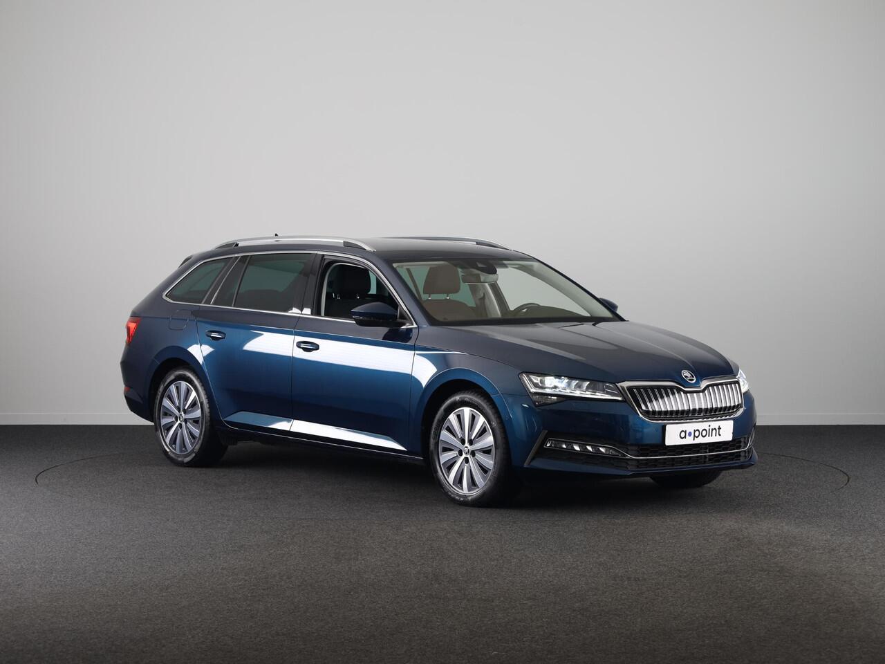 Skoda SUPERB 1.4 TSI iV Style 218 pk Automaat (DSG) | Navigatie | Parkeersensoren (Park assist) | Achteruitrijcamera | Standkachel | Stoelverwarming |