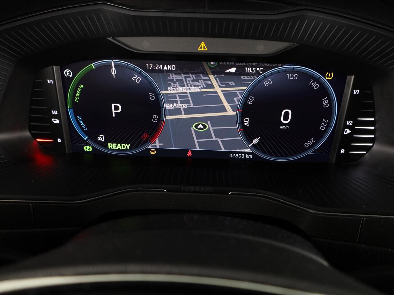 Skoda SUPERB 1.4 TSI iV Style 218 pk Automaat (DSG) | Navigatie | Parkeersensoren (Park assist) | Achteruitrijcamera | Standkachel | Stoelverwarming |