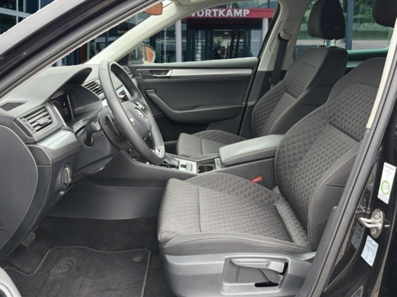 Skoda SUPERB 1.4 TSI iV AMBITION TREKHAAK/CRUISE/STOELVERW/NAVI/CARPLAY