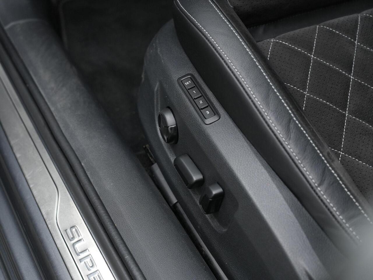 Skoda SUPERB 1.4 TSI iV 218 pk Sportline | Trekhaak | Geheugenstoelen | Navigatie Columbus | Adaptief onderstel | 360 Camera | Matrix LED | Canton