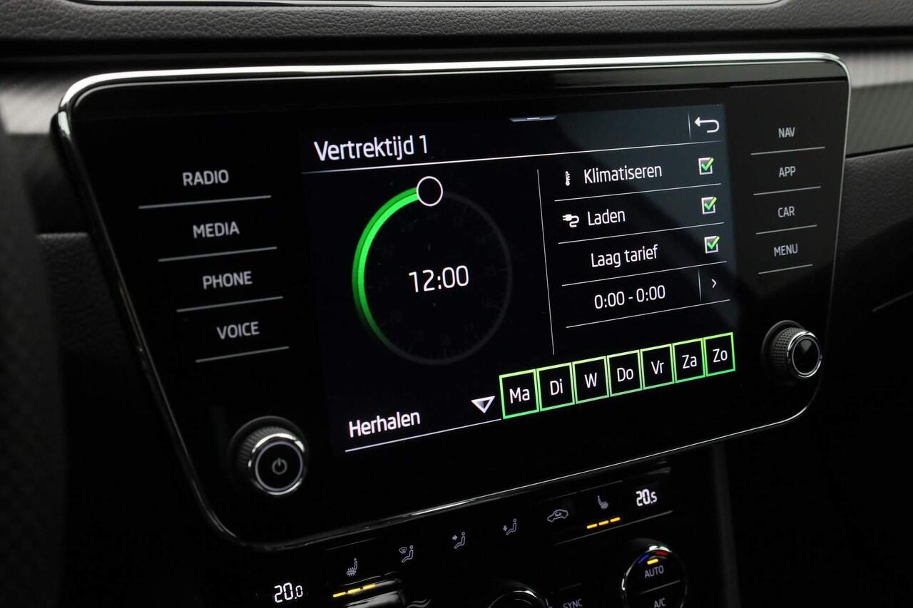 Skoda SUPERB 1.4 TSI 218 pk DSG iV PHEV Sportline Business | Panoramadak | Matrix LED | Geheugenstoelen | Rondomzicht camera