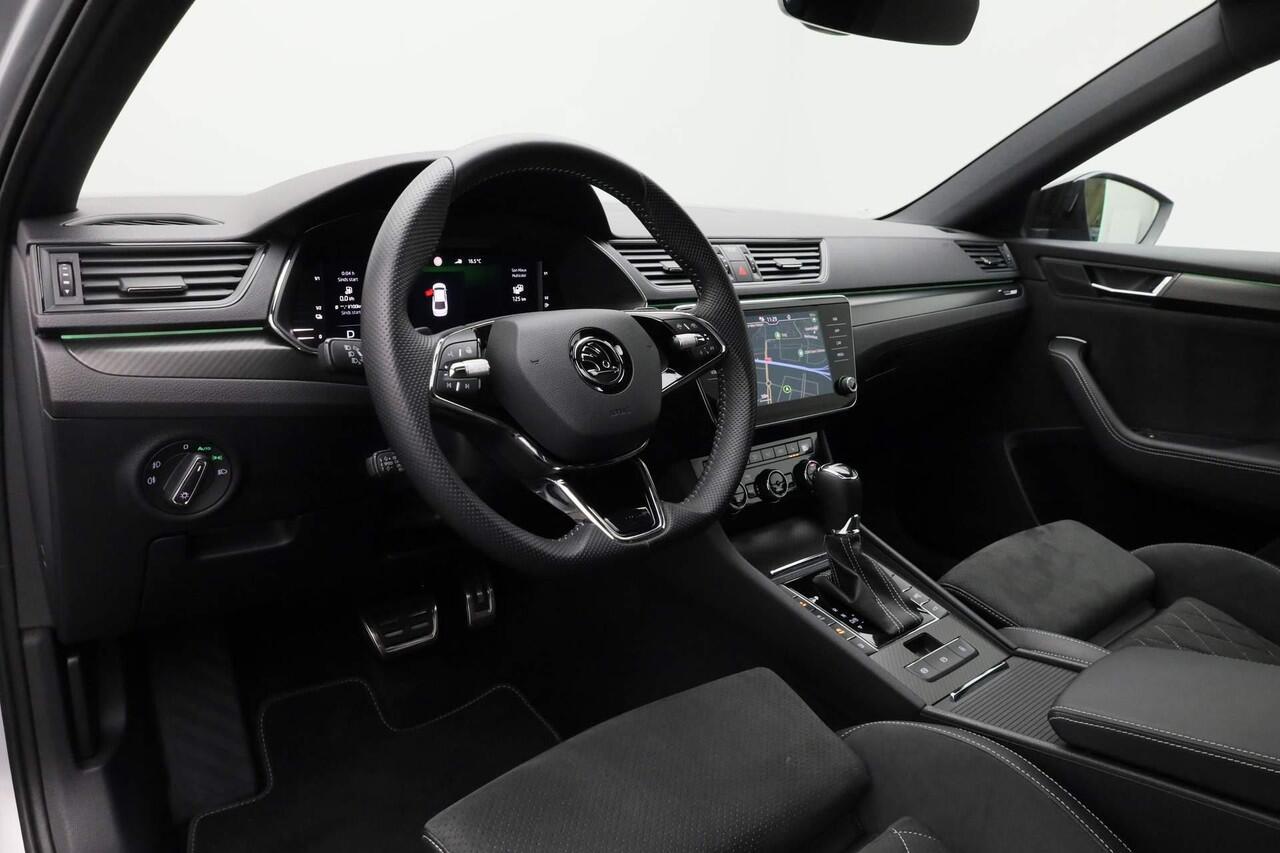 Skoda SUPERB 1.4 TSI 218 pk DSG iV PHEV Sportline Business | Panoramadak | Matrix LED | Geheugenstoelen | Rondomzicht camera
