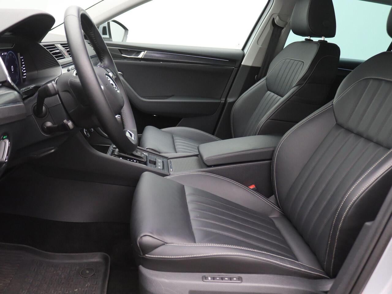 Skoda SUPERB Combi 1.4 TSI iV Business Edition Plus 218PK DSG Adaptieve Cruise Controle, Stoel-Stuurverwarming, Volleder, Memorystoel, Keyless, Side Assist, Achteruitrijcamera, Trekhaak, 18" LM Velgen