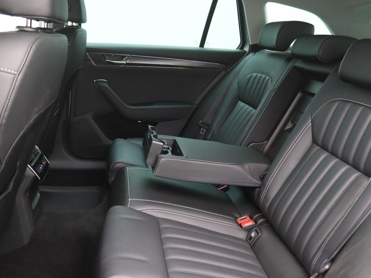 Skoda SUPERB Combi 1.4 TSI iV Business Edition Plus 218PK DSG Adaptieve Cruise Controle, Stoel-Stuurverwarming, Volleder, Memorystoel, Keyless, Side Assist, Achteruitrijcamera, Trekhaak, 18" LM Velgen