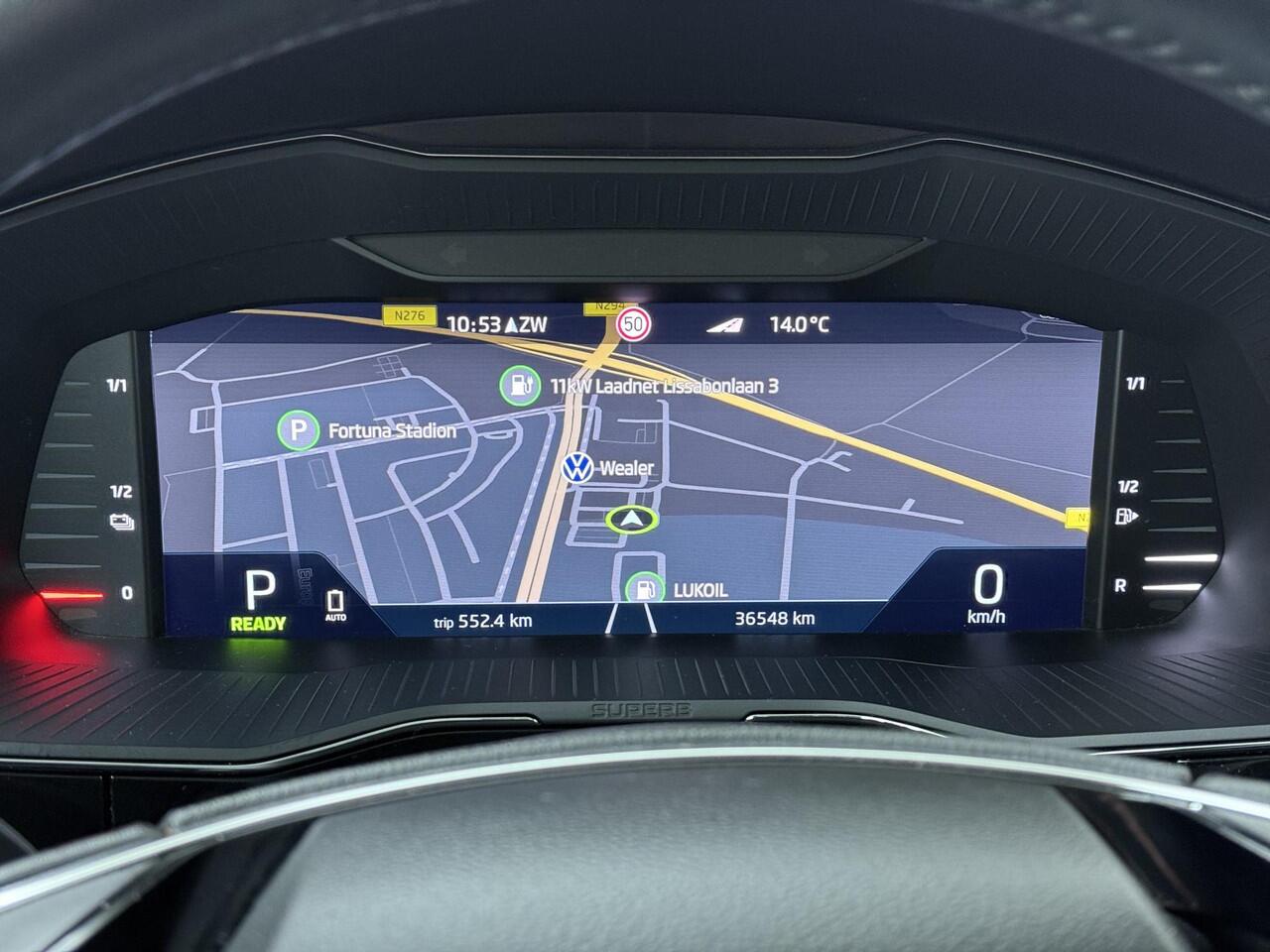 Skoda SUPERB Combi 1.4 TSI iV Laurin & Klement Edition | 218 PK | SoH 97% | Trekhaak | Panoramadak | 360 graden camera | Canton Audio | Lederen bekleding | Matrix LED koplampen |