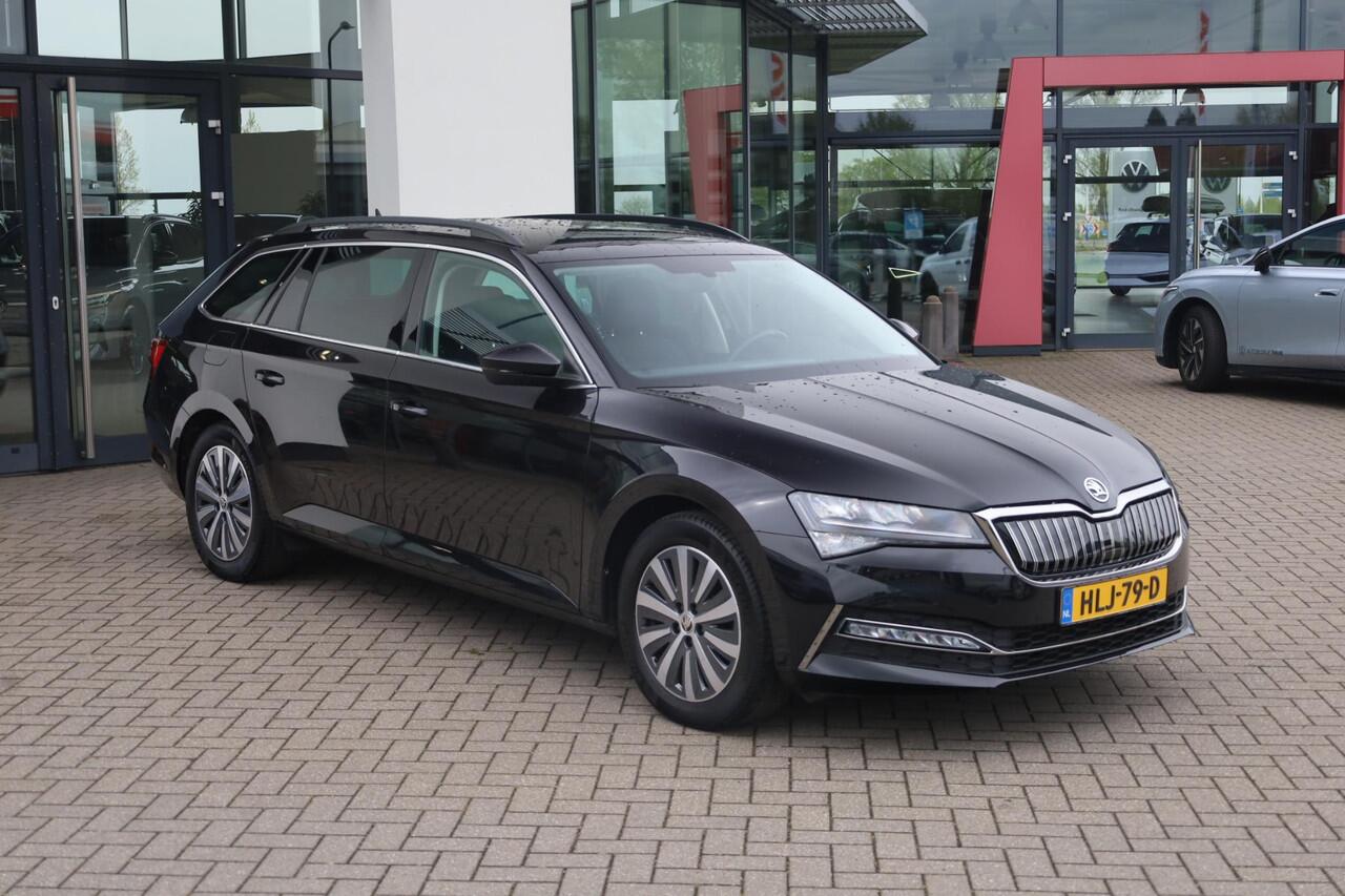 Skoda SUPERB Combi 1.4 TSI iV Ambition PL ¤651 p/m* 218PK / 160kW Achteruitrijcamera, Apple Carplay & Android Auto, verwarmbare voorstoelen + stuurwiel, dynamische onderstelregeling (DCC), elektrisch bedienbare achterklep, wegklapbare trekhaak, full map navigatie, par