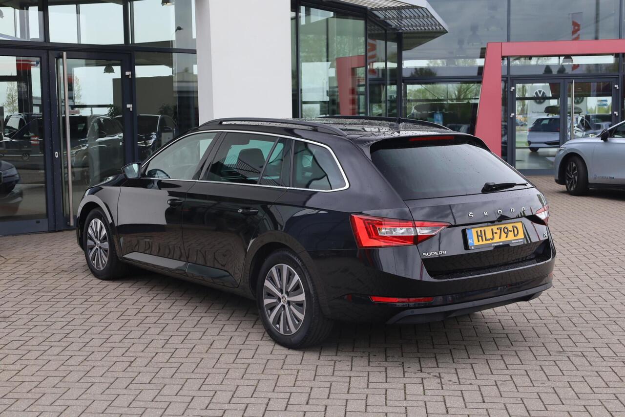 Skoda SUPERB Combi 1.4 TSI iV Ambition PL ¤651 p/m* 218PK / 160kW Achteruitrijcamera, Apple Carplay & Android Auto, verwarmbare voorstoelen + stuurwiel, dynamische onderstelregeling (DCC), elektrisch bedienbare achterklep, wegklapbare trekhaak, full map navigatie, par