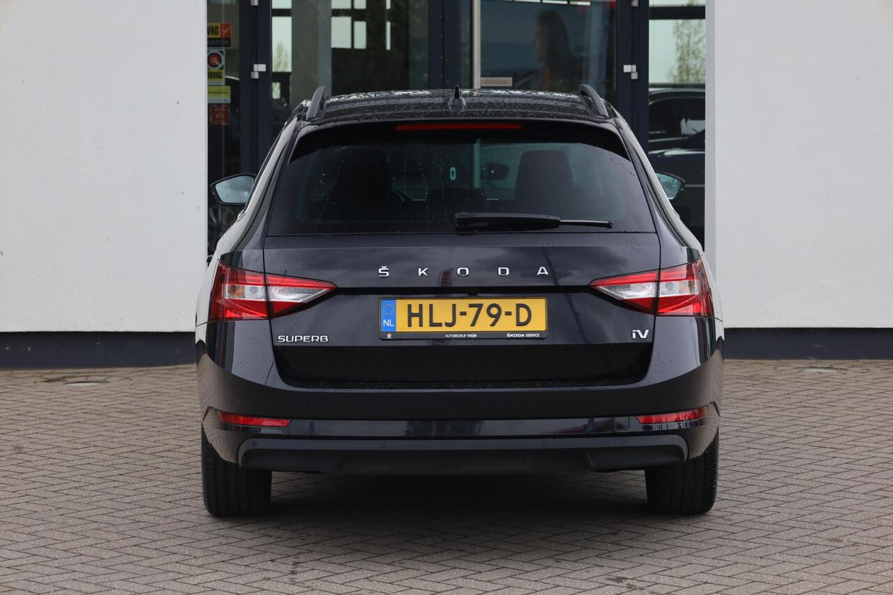 Skoda SUPERB Combi 1.4 TSI iV Ambition PL ¤651 p/m* 218PK / 160kW Achteruitrijcamera, Apple Carplay & Android Auto, verwarmbare voorstoelen + stuurwiel, dynamische onderstelregeling (DCC), elektrisch bedienbare achterklep, wegklapbare trekhaak, full map navigatie, par
