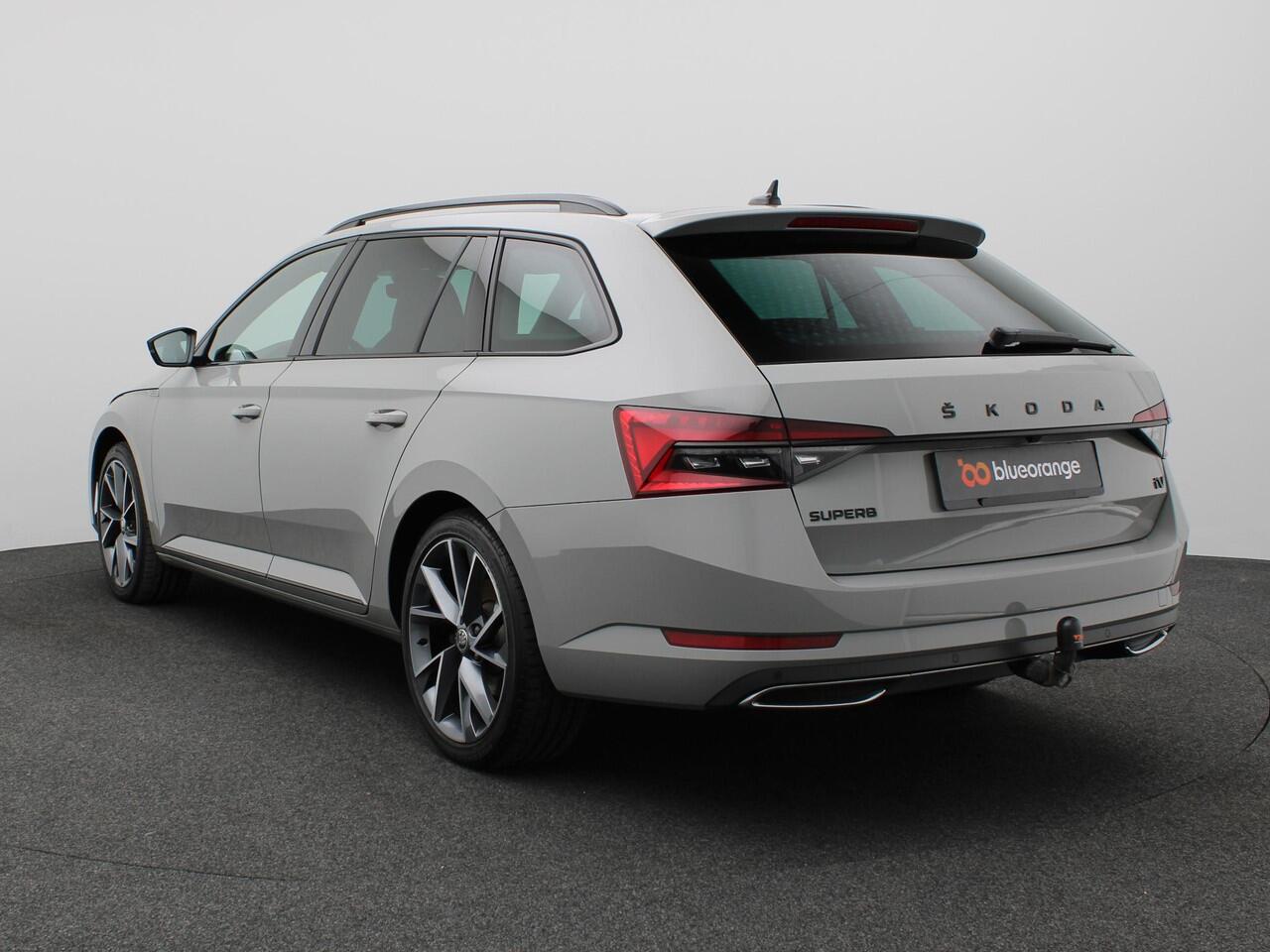 Skoda SUPERB Combi 1.4 TSI iV Sportline Business Trekhaak wegklapbaar, Elek. achterklep, Stoel-Stuurverwarming, Navi, Adaptive Cruise Control, Keyless, 19" Vega LMV, Keyless