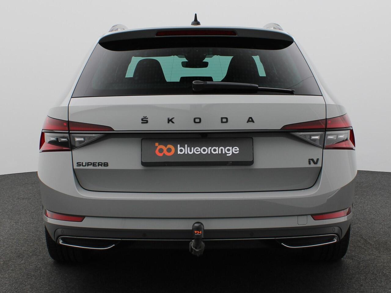 Skoda SUPERB Combi 1.4 TSI iV Sportline Business Trekhaak wegklapbaar, Elek. achterklep, Stoel-Stuurverwarming, Navi, Adaptive Cruise Control, Keyless, 19" Vega LMV, Keyless