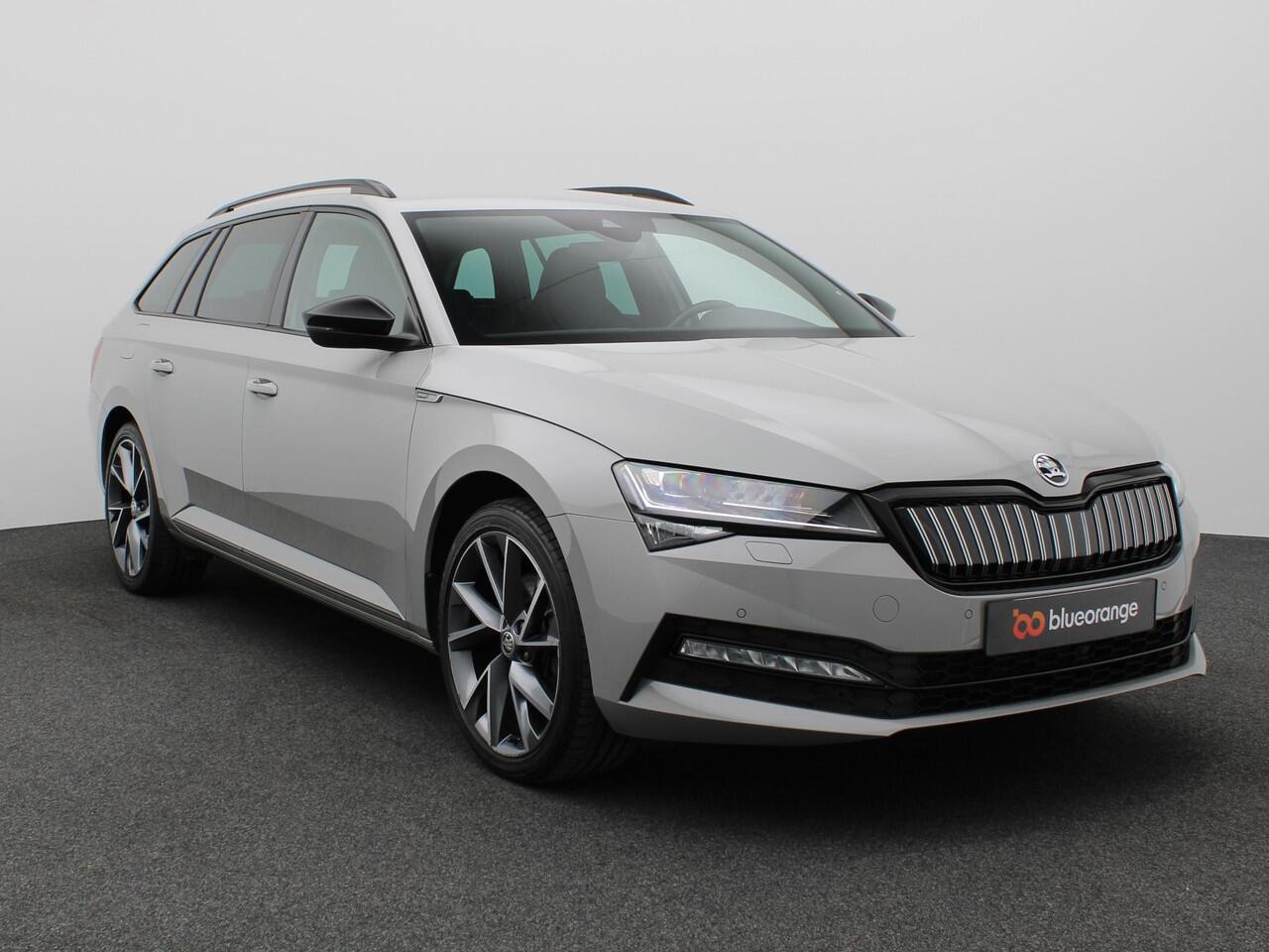 Skoda SUPERB Combi 1.4 TSI iV Sportline Business Trekhaak wegklapbaar, Elek. achterklep, Stoel-Stuurverwarming, Navi, Adaptive Cruise Control, Keyless, 19" Vega LMV, Keyless