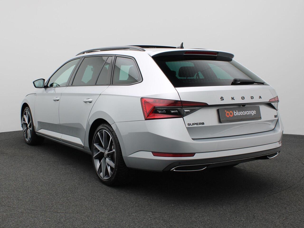 Skoda SUPERB Combi 1.4 TSI iV Sportline Business 218PK DSG Pano-Schuifdak, Elektrische Memorystoel, Stoelverwarming, Achteruitrijcamera, Virtual Pedal, Keyless, 19" LM Velgen, Adaptieve Cruise Control