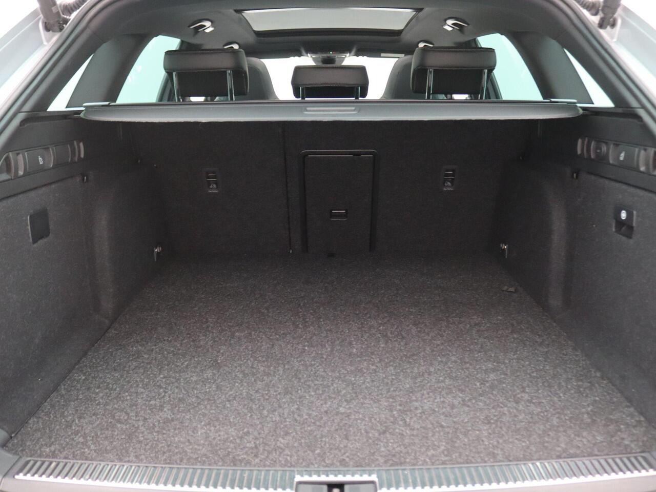 Skoda SUPERB Combi 1.4 TSI iV Sportline Business 218PK DSG Pano-Schuifdak, Elektrische Memorystoel, Stoelverwarming, Achteruitrijcamera, Virtual Pedal, Keyless, 19" LM Velgen, Adaptieve Cruise Control