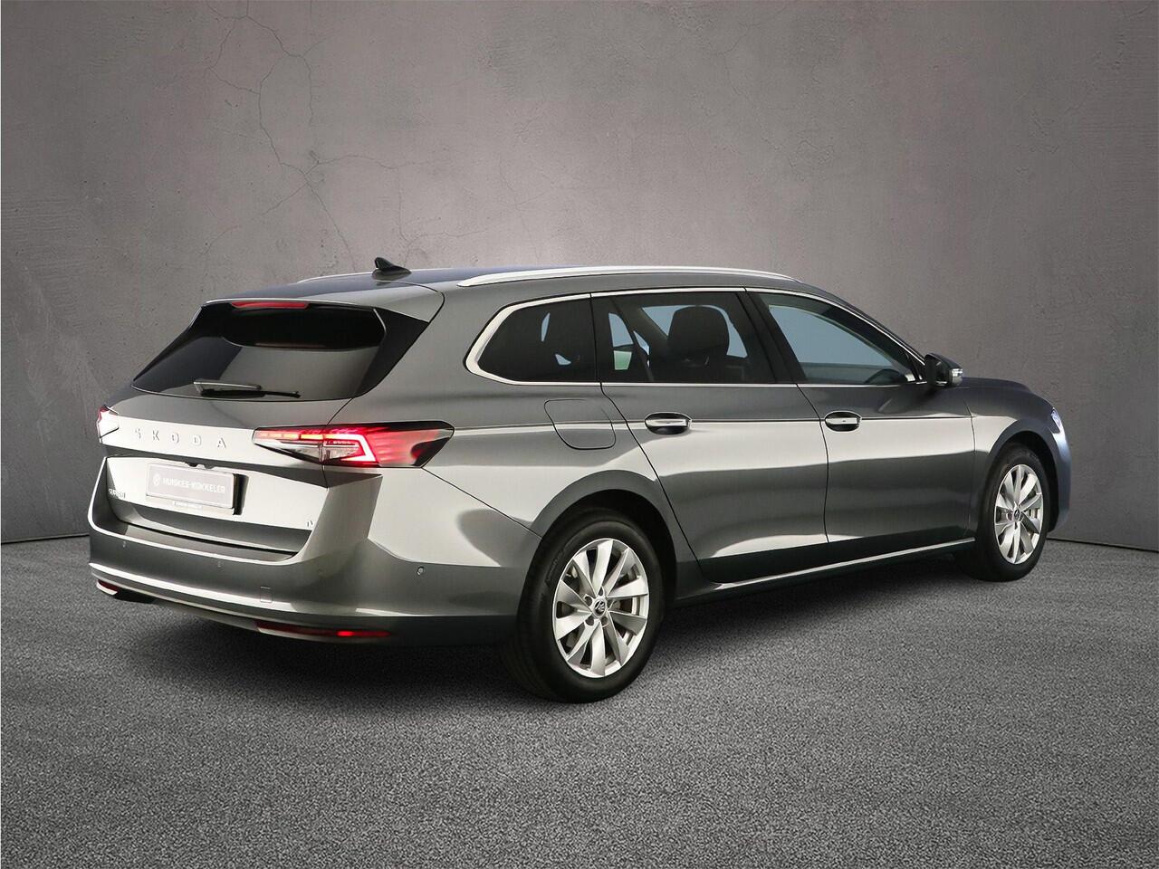 Skoda SUPERB Combi First Edition 1.5 TSI PHEV 204pk DSG Automaat Trekhaak, Adaptive cruise control, 360 camera, Achteruitrijcamera, Elektrische achterklep, Navigatie