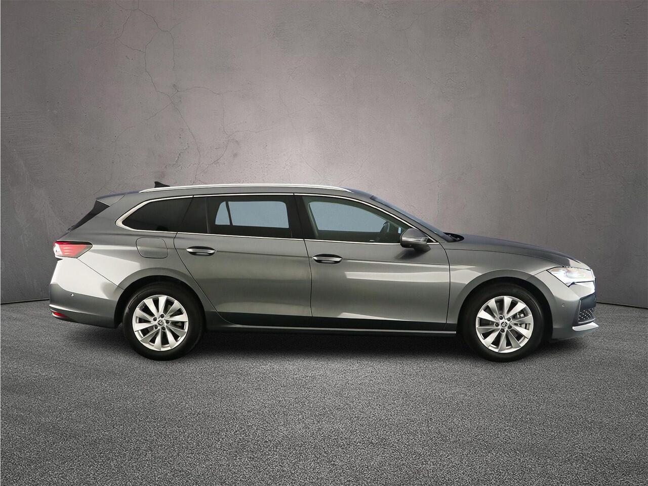 Skoda SUPERB Combi First Edition 1.5 TSI PHEV 204pk DSG Automaat Trekhaak, Adaptive cruise control, 360 camera, Achteruitrijcamera, Elektrische achterklep, Navigatie