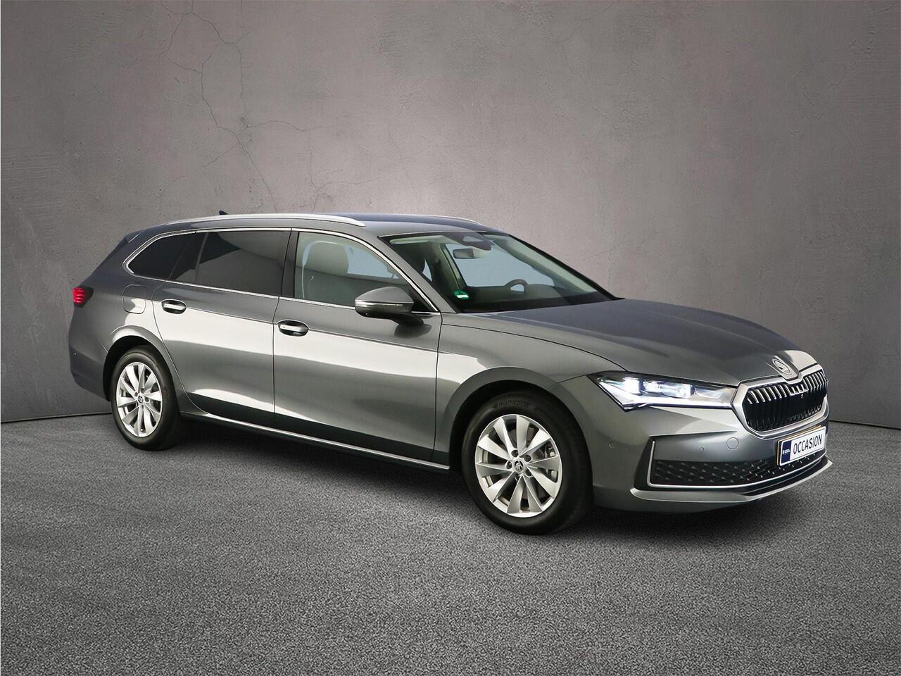 Skoda SUPERB Combi First Edition 1.5 TSI PHEV 204pk DSG Automaat Trekhaak, Adaptive cruise control, 360 camera, Achteruitrijcamera, Elektrische achterklep, Navigatie