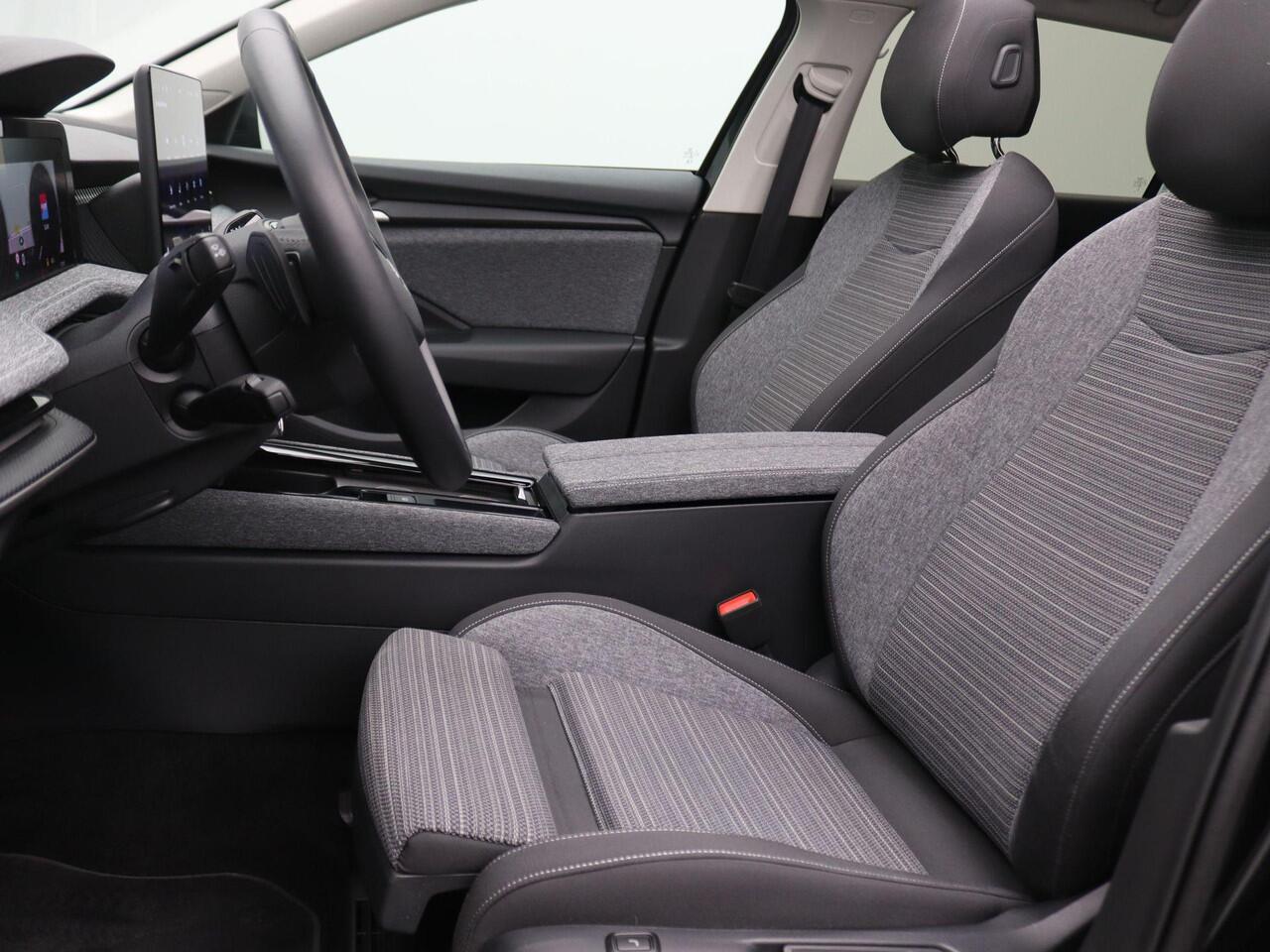 Skoda SUPERB Combi 1.5 TSI MHEV First Edition 150PK DSG Matrix-Led, Pano-Schuifdak, Side Assist, Stoelverwarming, Elek. Achterklep, Massage stoel, Navigatie, Adaptive cruise control