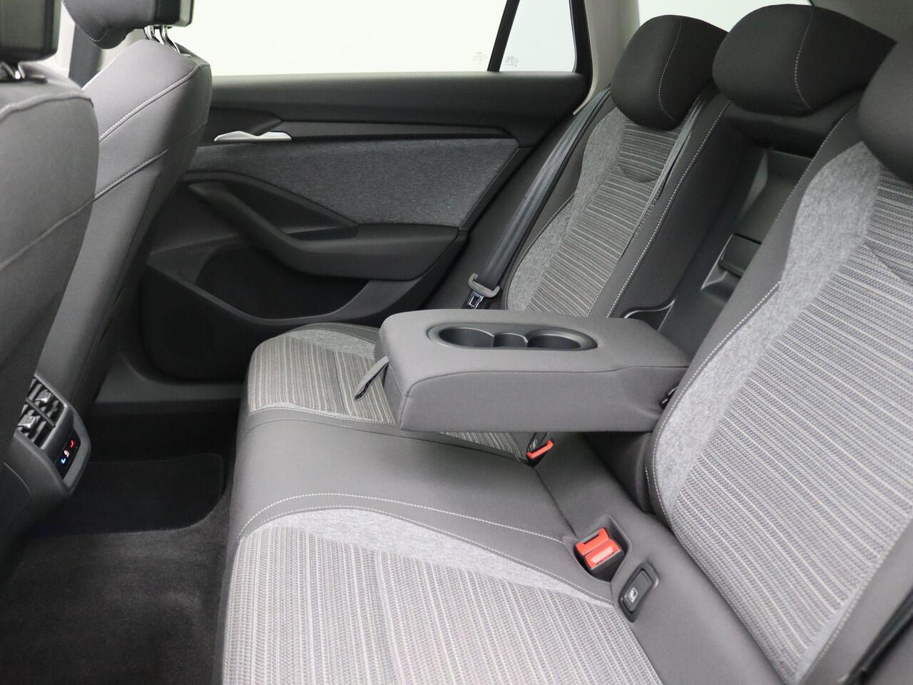 Skoda SUPERB Combi 1.5 TSI MHEV First Edition 150PK DSG Matrix-Led, Pano-Schuifdak, Side Assist, Stoelverwarming, Elek. Achterklep, Massage stoel, Navigatie, Adaptive cruise control