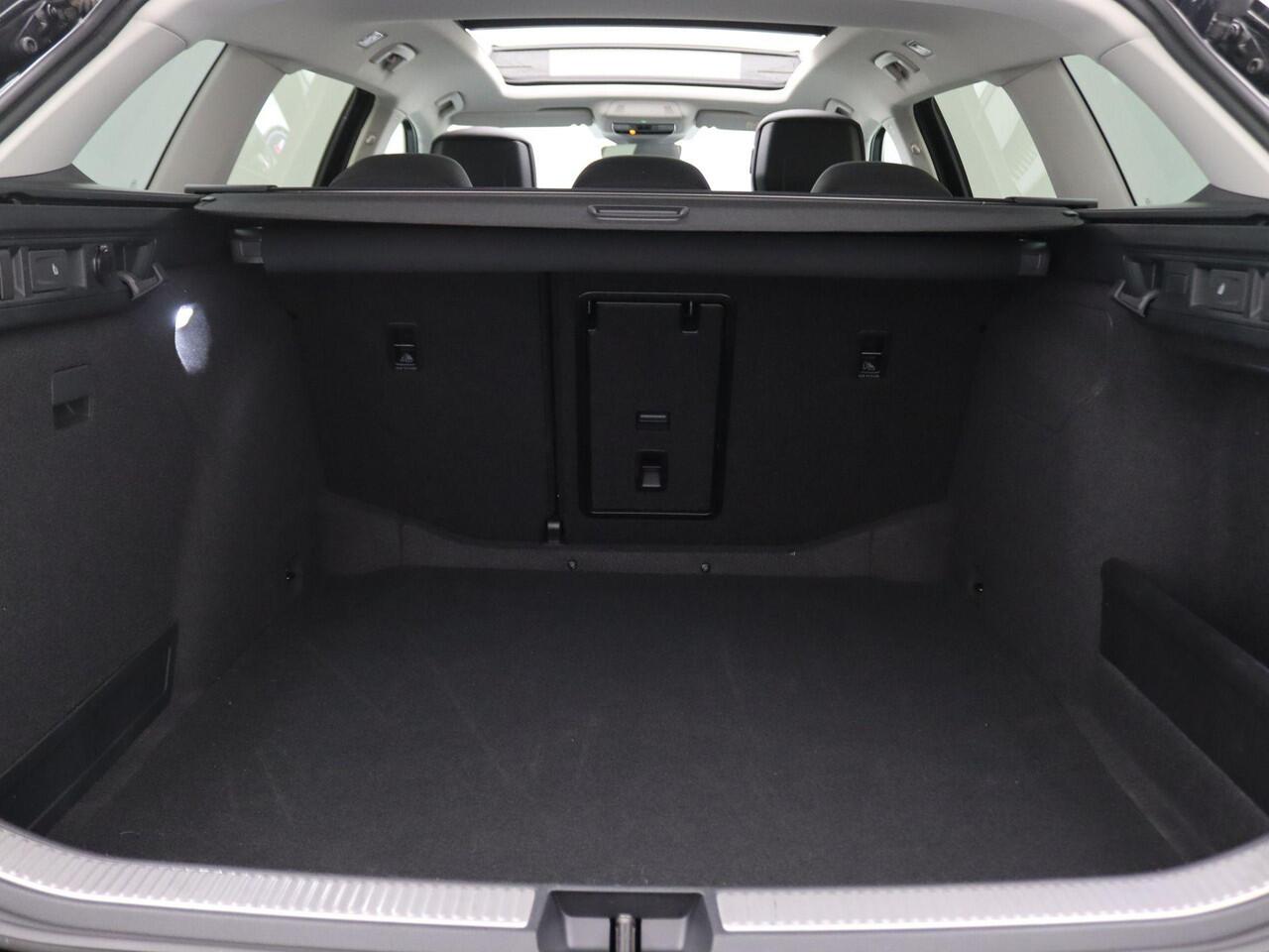 Skoda SUPERB Combi 1.5 TSI MHEV First Edition 150PK DSG Matrix-Led, Pano-Schuifdak, Side Assist, Stoelverwarming, Elek. Achterklep, Massage stoel, Navigatie, Adaptive cruise control