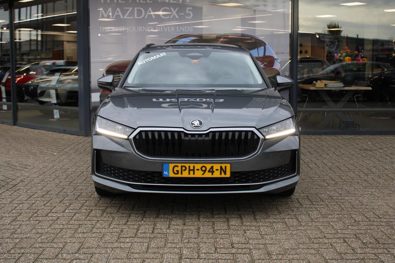Skoda SUPERB Combi 1.5 TSI 150PK MHEV First Edition , Automaat, Trekhaak, Adap.Cruise, LMV 19 Inch, Apple Carplay, Camera, PDC, Stoelverwarming, All Season