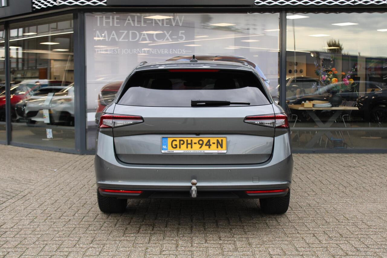 Skoda SUPERB Combi 1.5 TSI 150PK MHEV First Edition , Automaat, Trekhaak, Adap.Cruise, LMV 19 Inch, Apple Carplay, Camera, PDC, Stoelverwarming, All Season