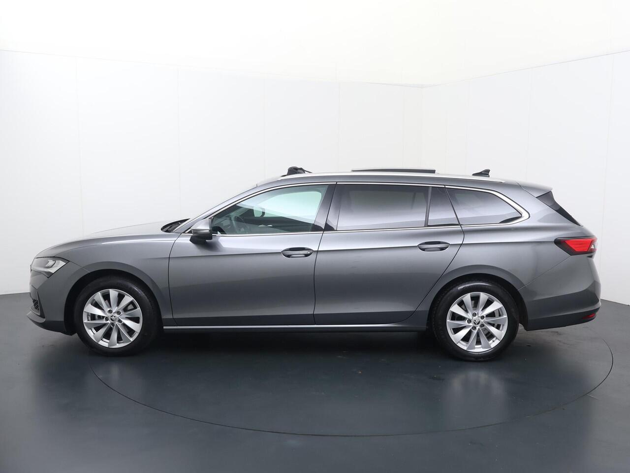 Skoda SUPERB Combi 1.5 TSI MHEV First Edition | 150 PK | Automaat | Trekhaak wegklapbaar | Panoramadak | Apple Carplay/Android Auto |