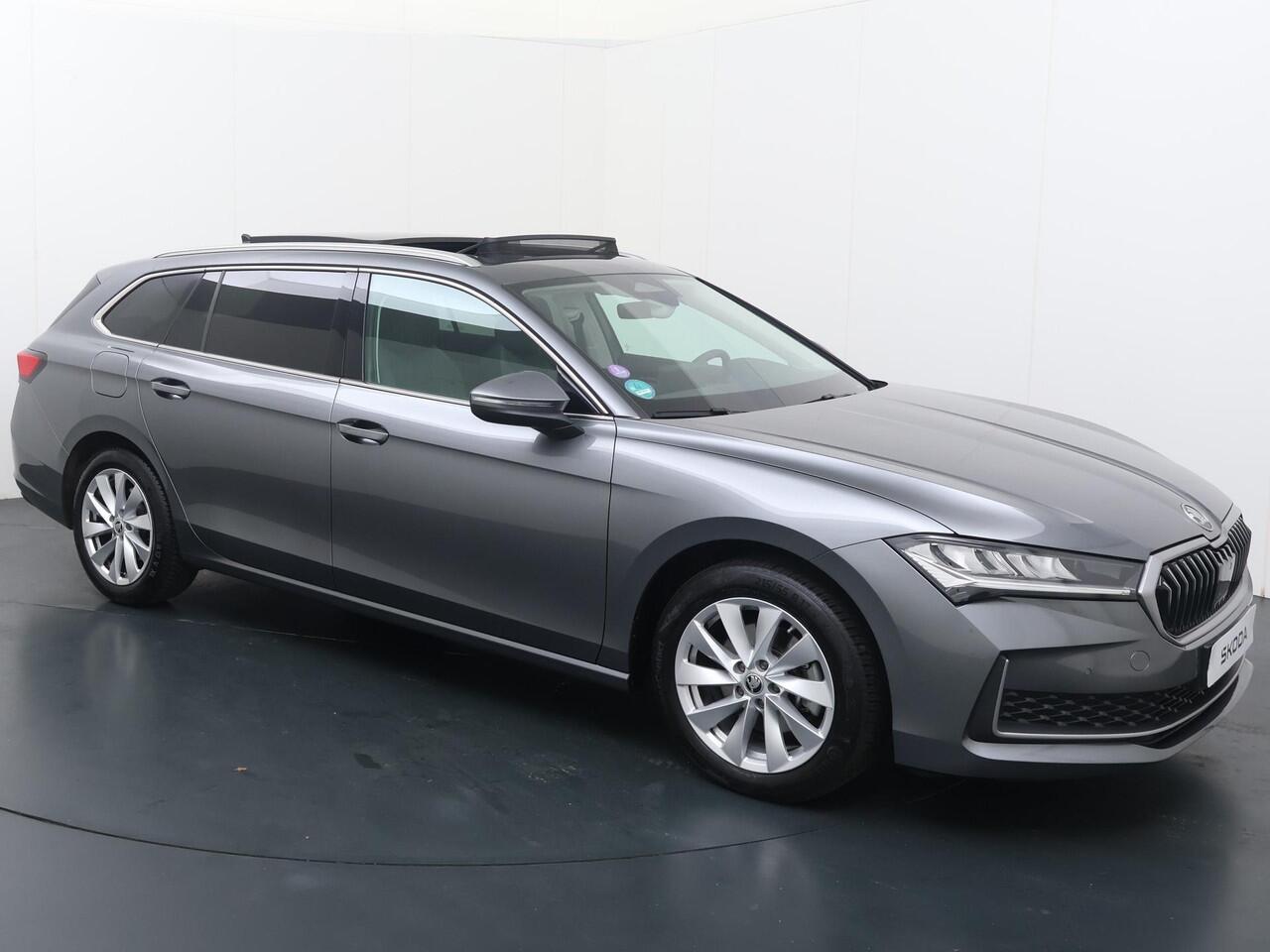 Skoda SUPERB Combi 1.5 TSI MHEV First Edition | 150 PK | Automaat | Trekhaak wegklapbaar | Panoramadak | Apple Carplay/Android Auto |