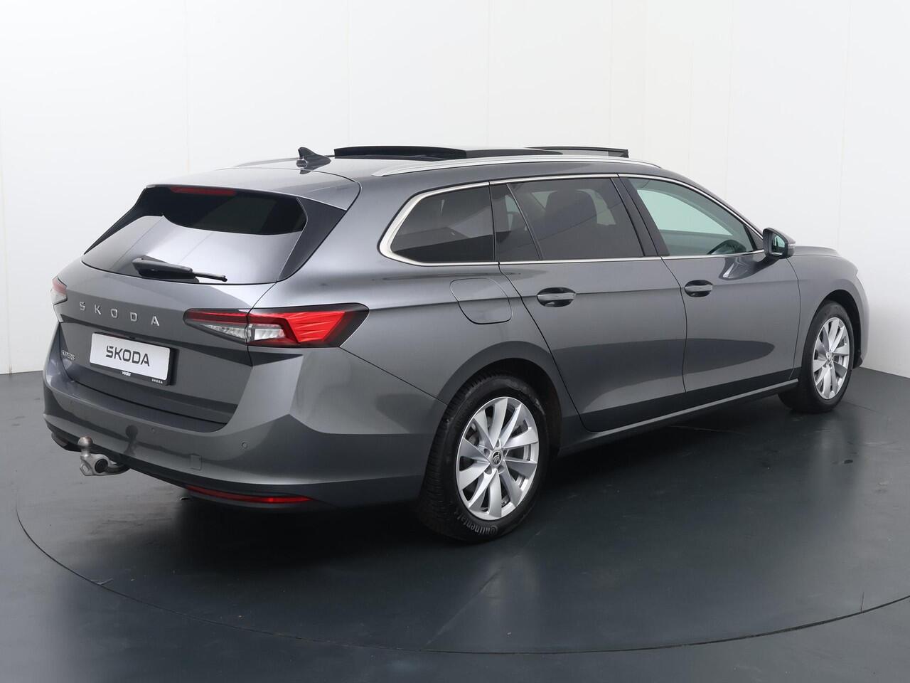 Skoda SUPERB Combi 1.5 TSI MHEV First Edition | 150 PK | Automaat | Trekhaak wegklapbaar | Panoramadak | Apple Carplay/Android Auto |